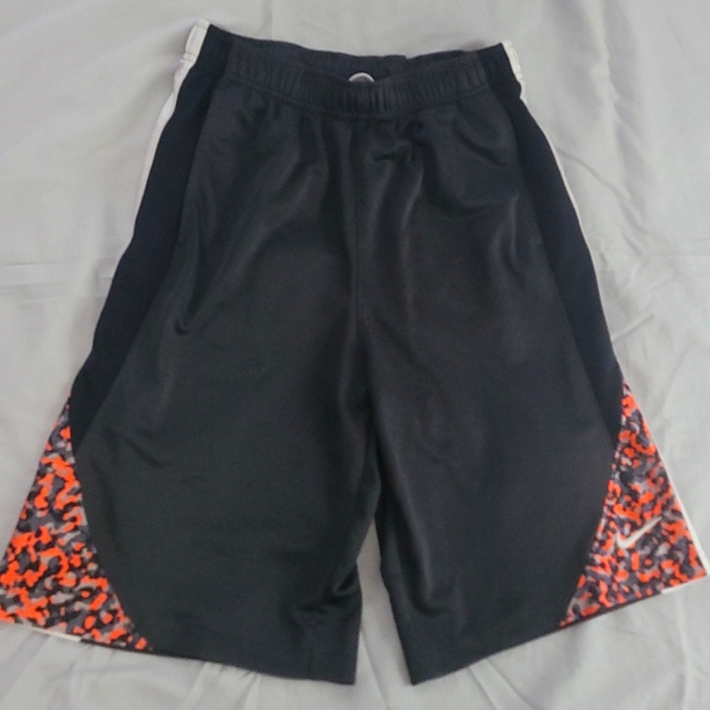 Boys Large Nike Basketball shorts
